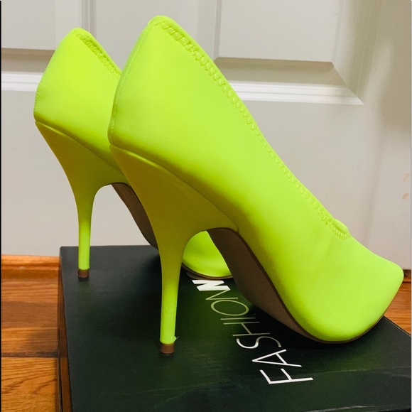 Fashion nova shoes 👠 send some offers😊🙏🔥🔥🔥 - Picture 5 of 8